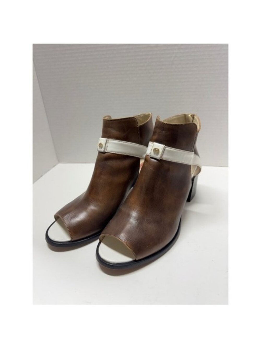 Capezzani Italy Brown Leather Peep Toe Cutout Block Heel Booties 38 7.5